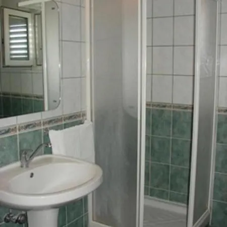 Lilic - Three Bedroom With Terrace And Garden View