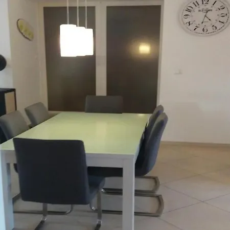 Lilic - Three Bedroom With Terrace And Garden View *