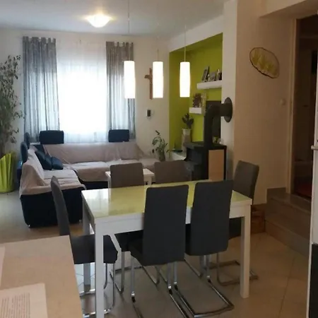 Lilic - Three Bedroom With Terrace And Garden View アパート *