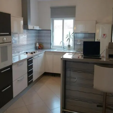 Lilic - Three Bedroom With Terrace And Garden View アパート *