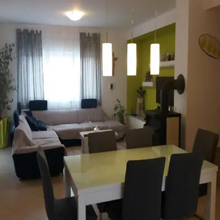 Lilic - Three Bedroom With Terrace And Garden View * Ražanac